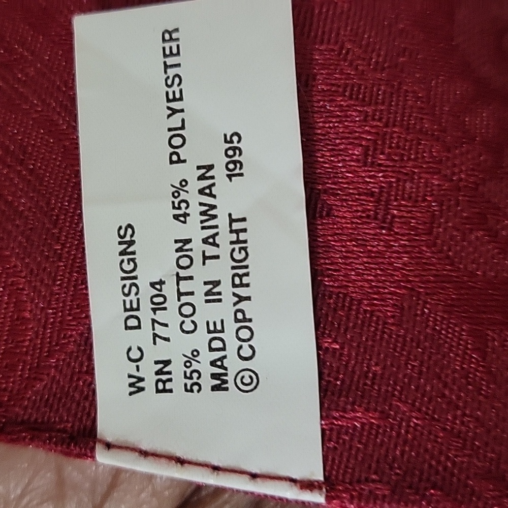 W-C Designs Table Runner/ Pre-Owned - Picture 6 of 16